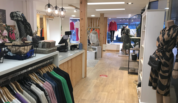 Trendy & tijdloze dameskleding zaak over te nemen in Regio Waregem / Desselgem